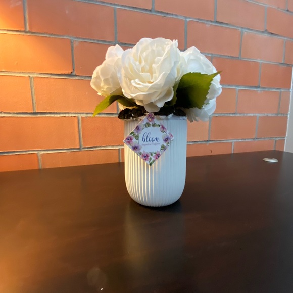 W: 7in L: 12in white roses with green leaves in long white pot - Picture 3 of 4